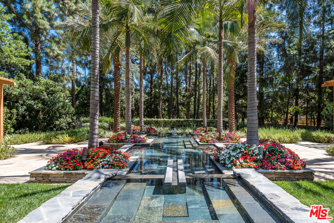 1 W Century Dr Unit: 4B