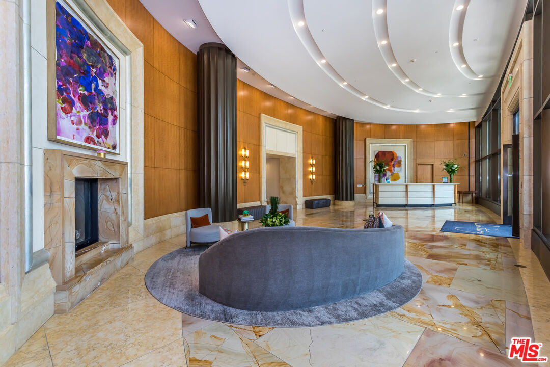 1 W Century Dr Unit: 4B