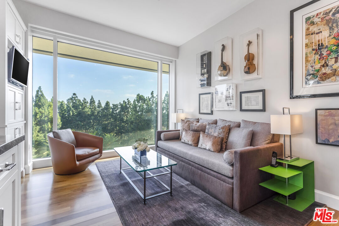 1 W Century Dr Unit: 4B