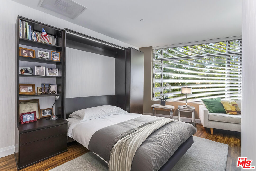 1 W Century Dr Unit: 4B