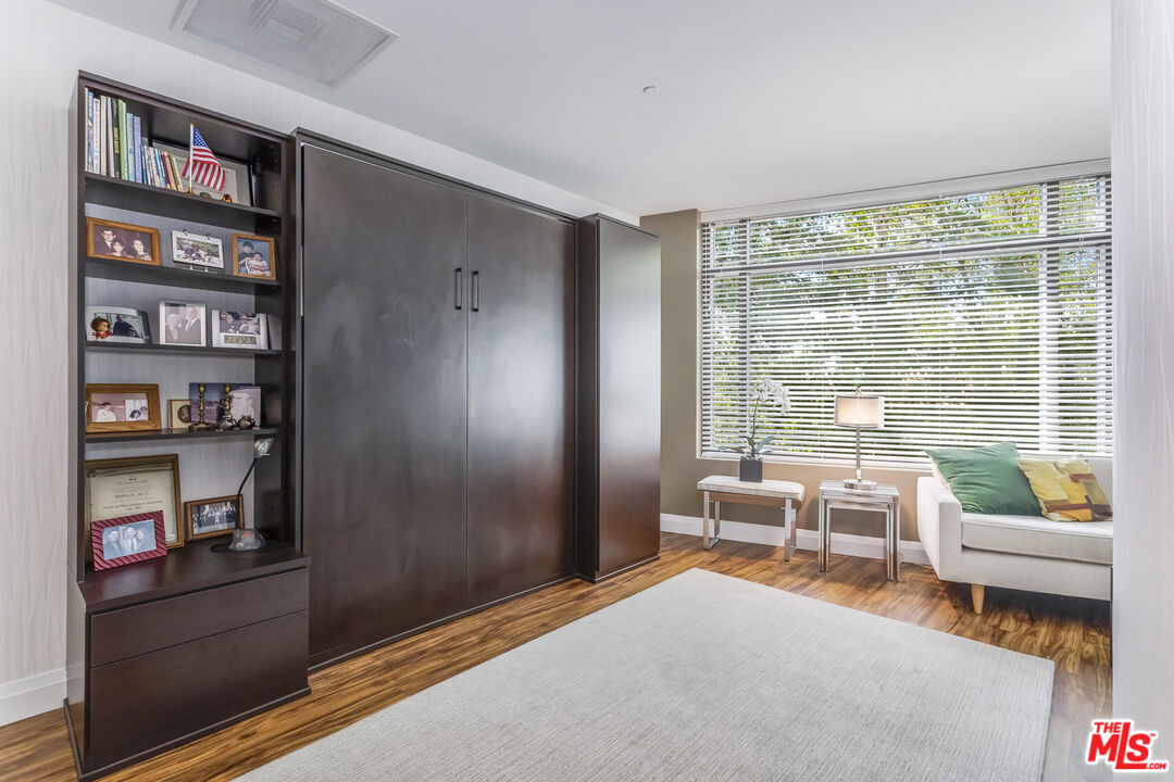 1 W Century Dr Unit: 4B