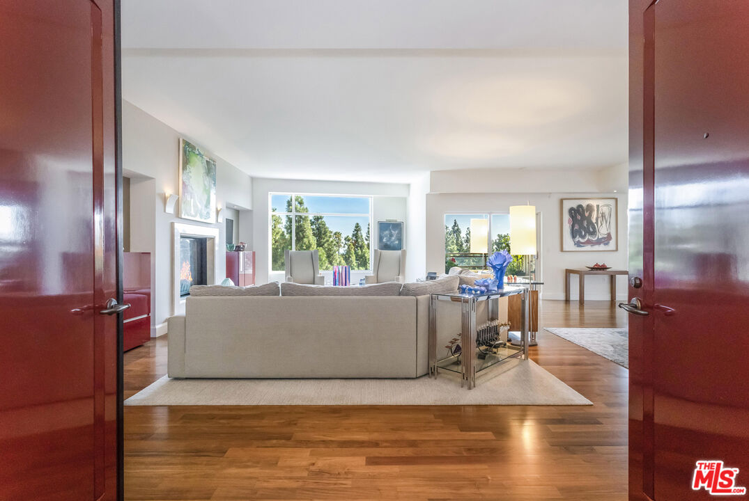 1 W Century Dr Unit: 4B