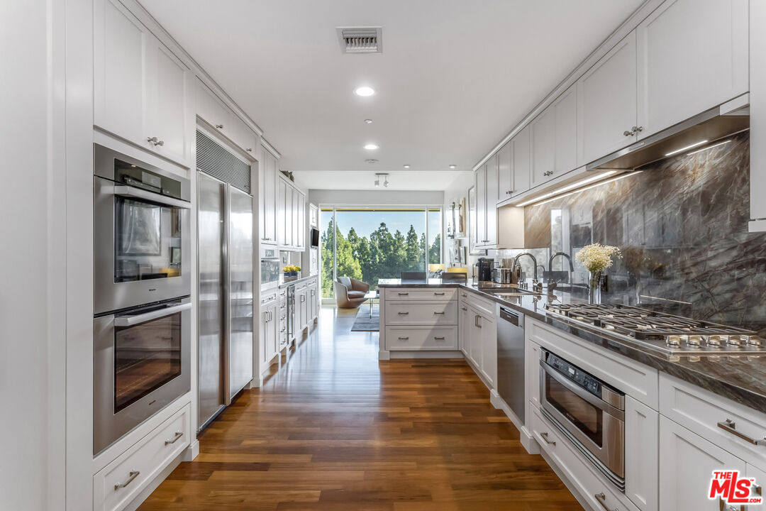 1 W Century Dr Unit: 4B