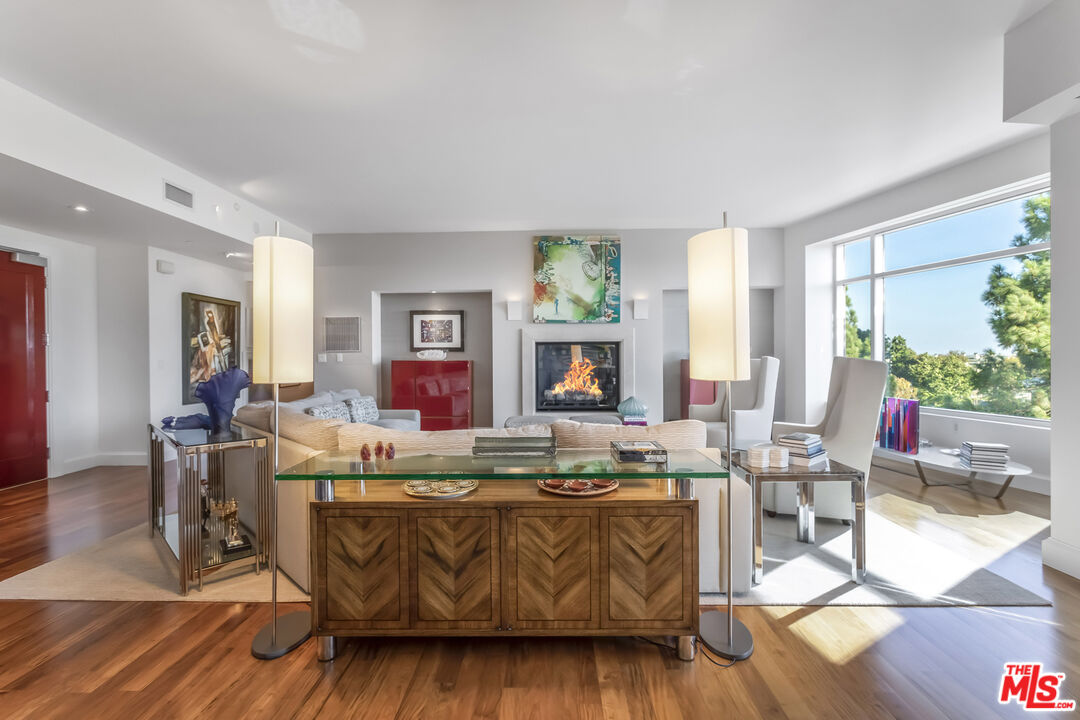 1 W Century Dr Unit: 4B