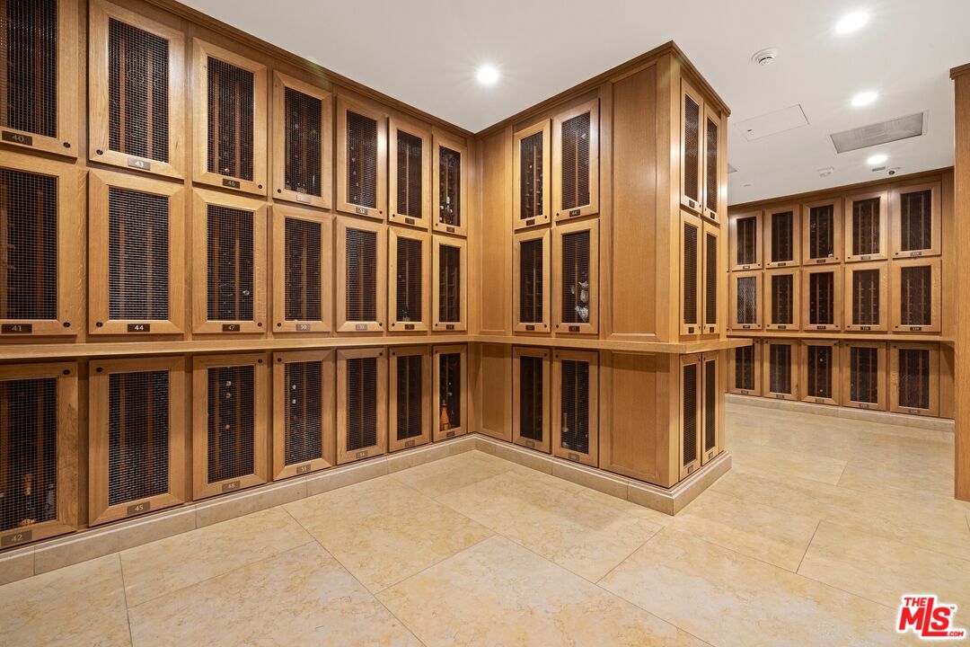 1 W Century Dr Unit: 4B