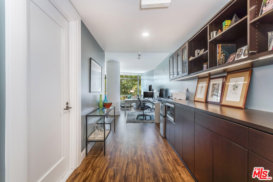 1 W Century Dr Unit: 4B