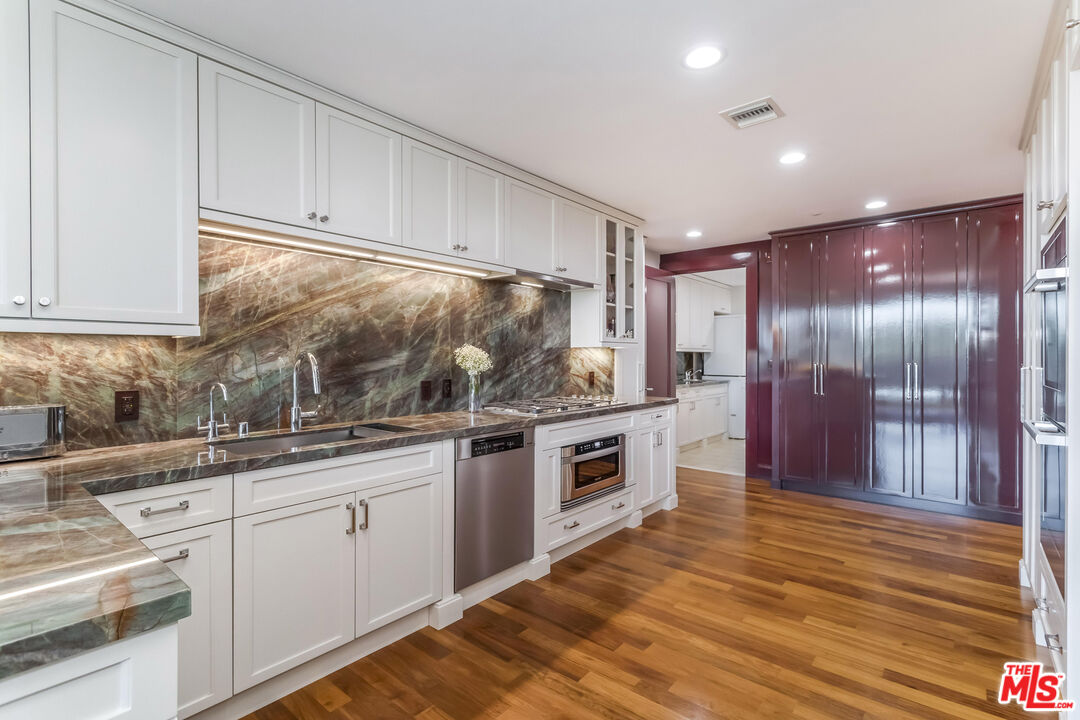 1 W Century Dr Unit: 4B