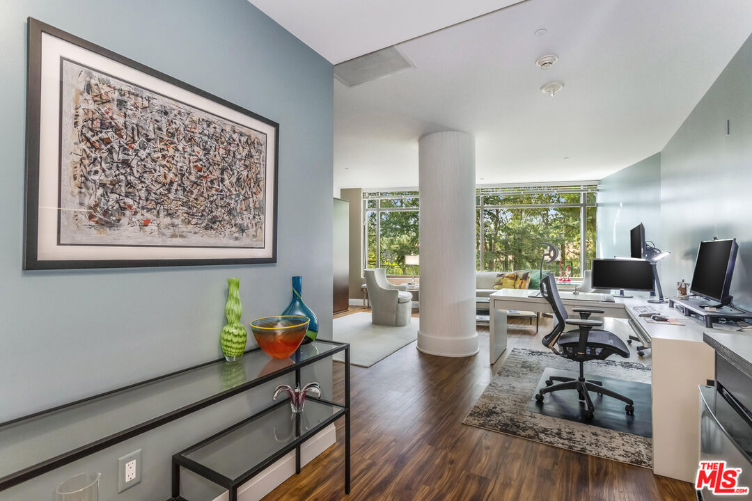 1 W Century Dr Unit: 4B