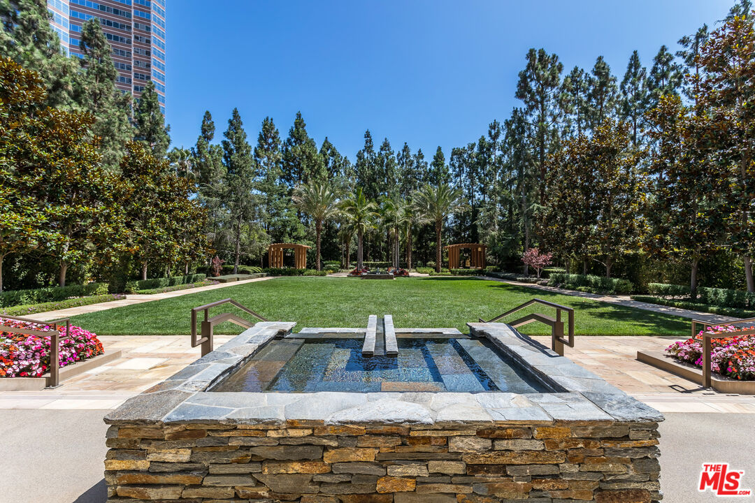 1 W Century Dr Unit: 4B