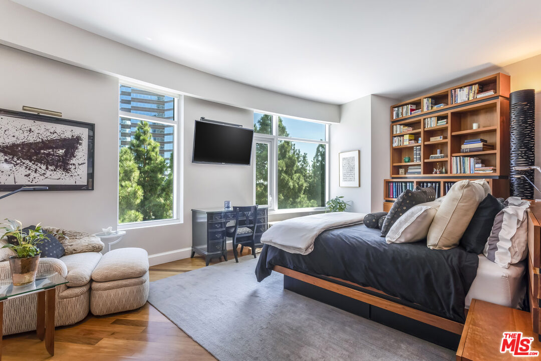 1 W Century Dr Unit: 4B