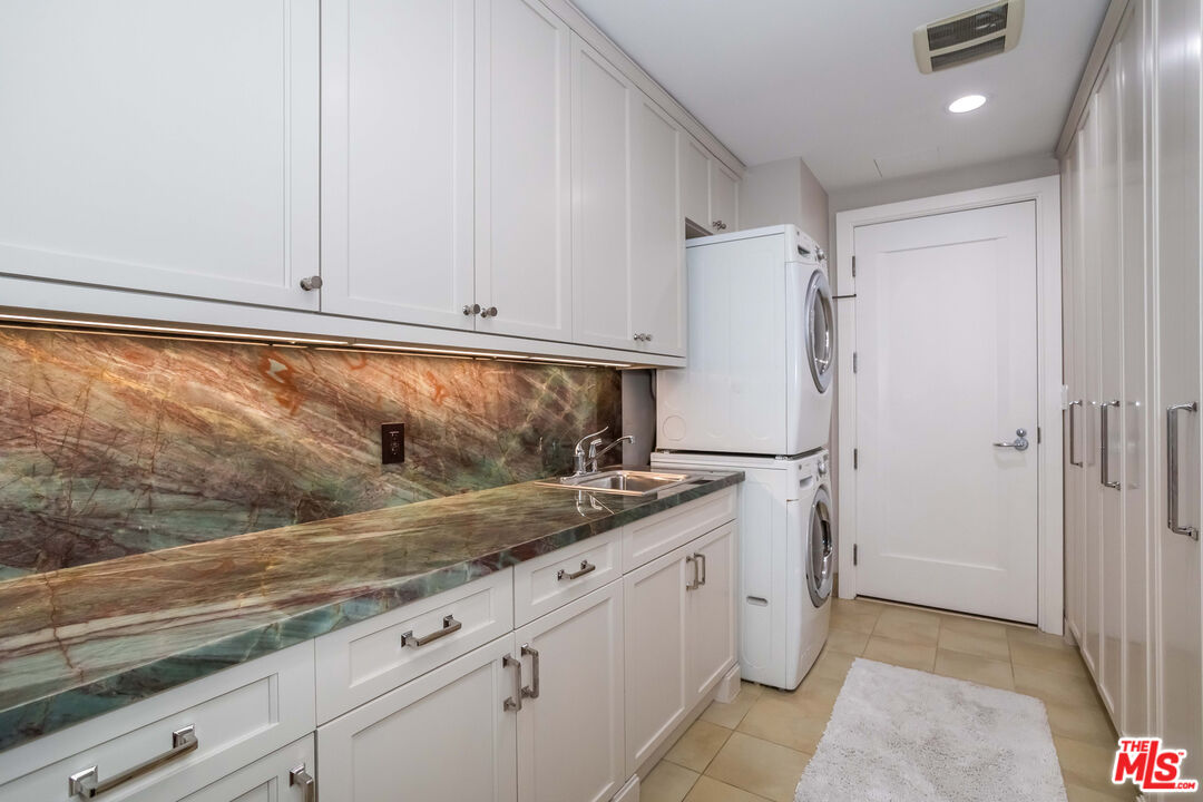 1 W Century Dr Unit: 4B