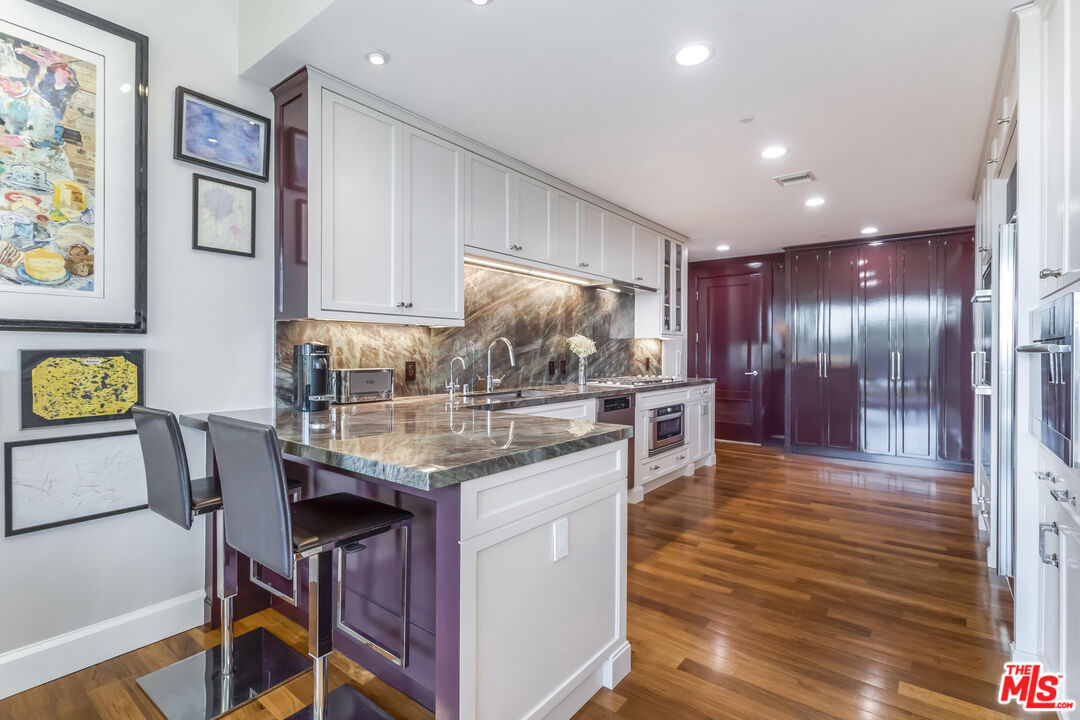 1 W Century Dr Unit: 4B