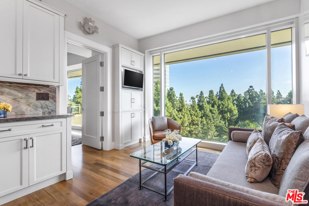 1 W Century Dr Unit: 4B