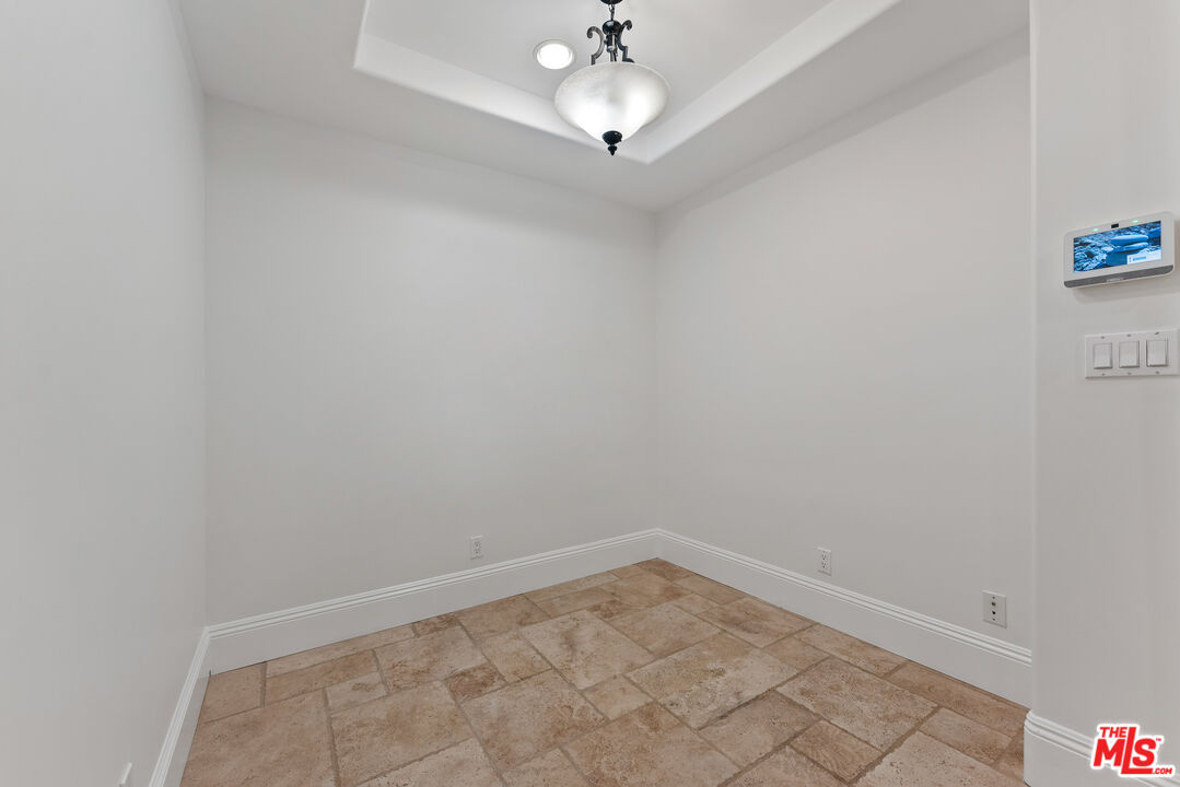 16123 W Sunset Blvd Unit: 101