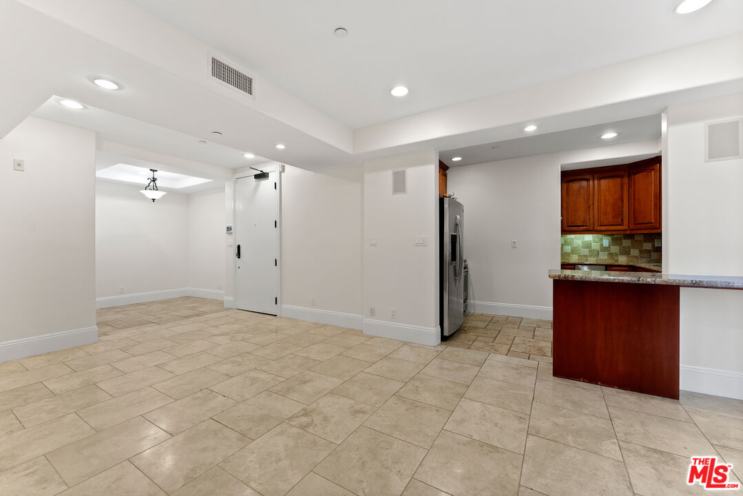 16123 W Sunset Blvd Unit: 101