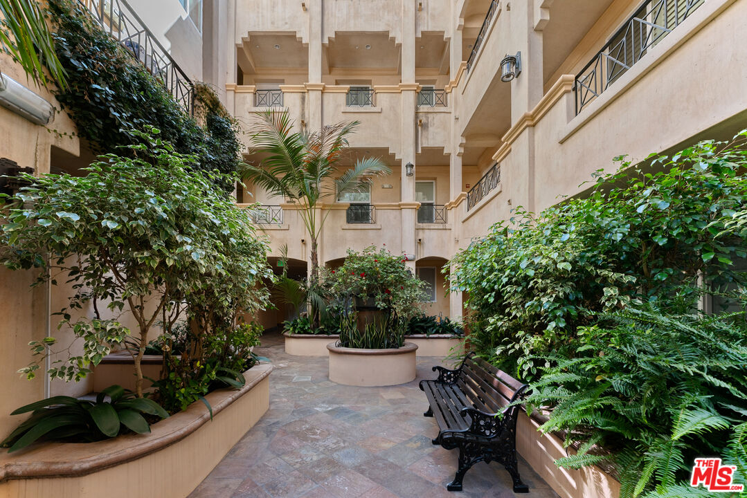 16123 W Sunset Blvd Unit: 101