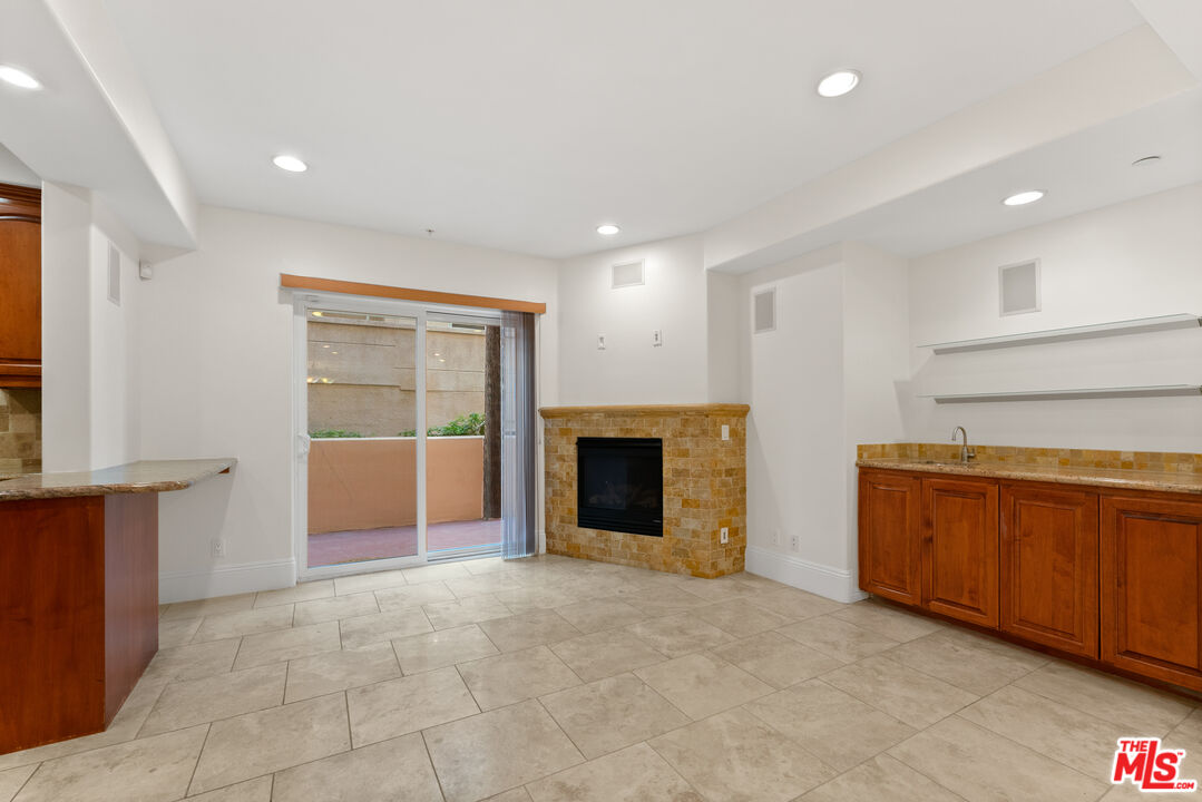 16123 W Sunset Blvd Unit: 101