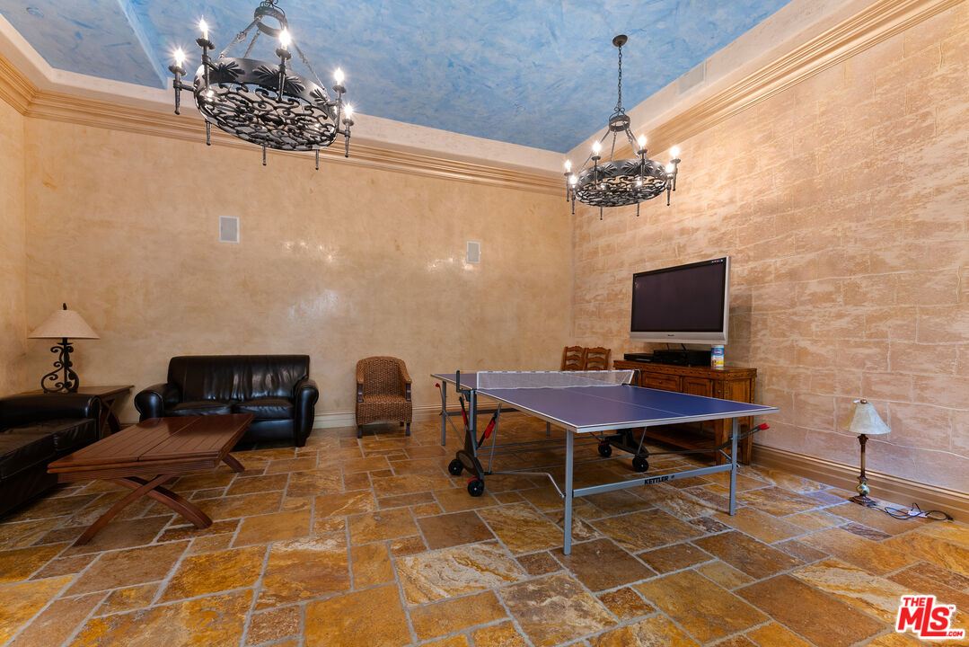 16123 W Sunset Blvd Unit: 101