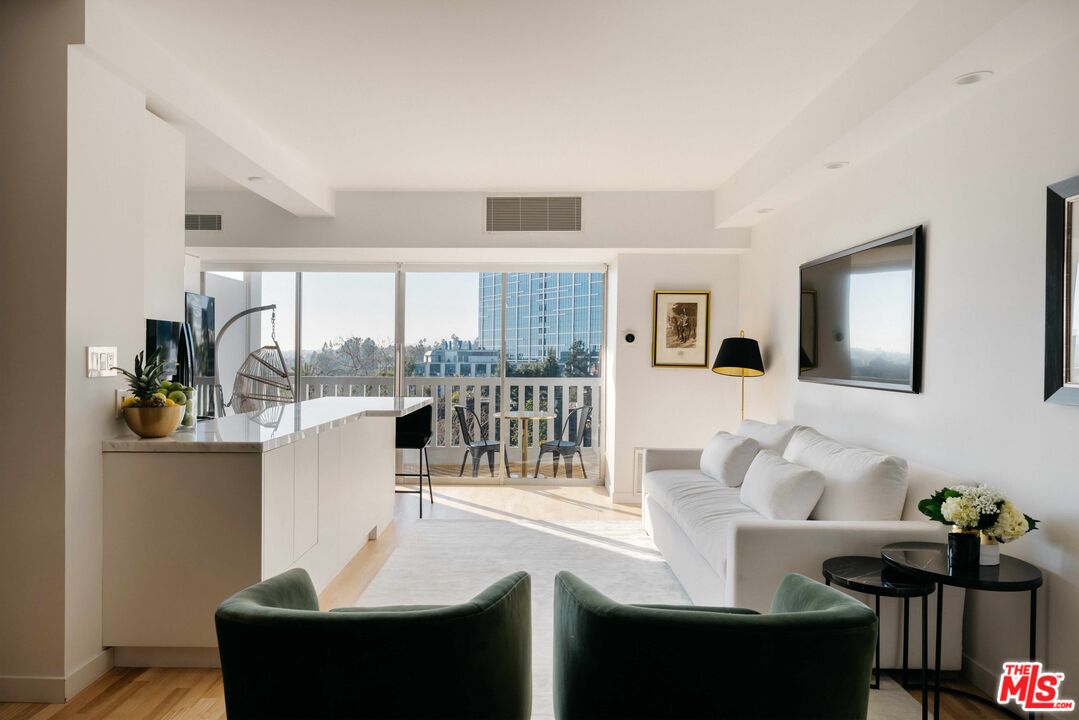 999 N Doheny Dr Unit: 702