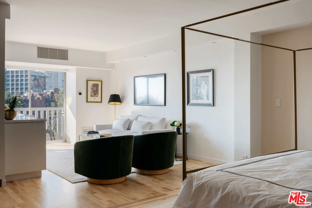 999 N Doheny Dr Unit: 702