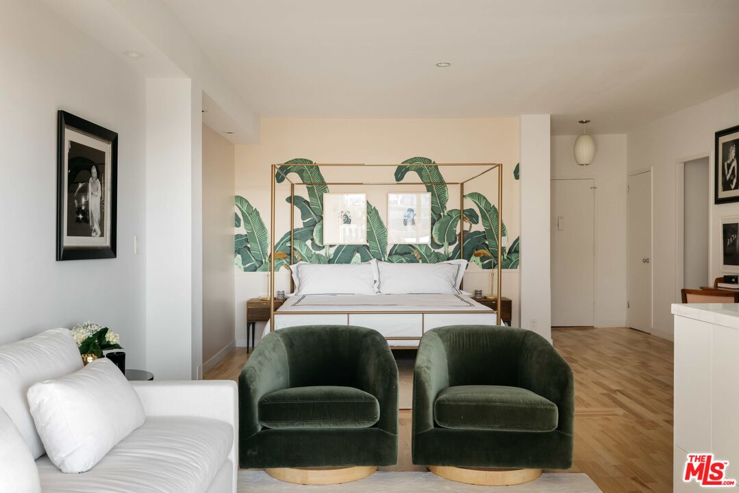 999 N Doheny Dr Unit: 702