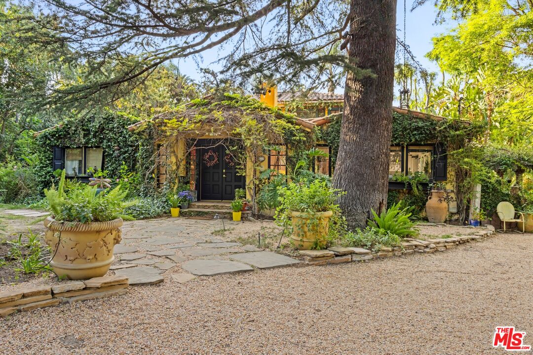 14957 Valley Vista Blvd