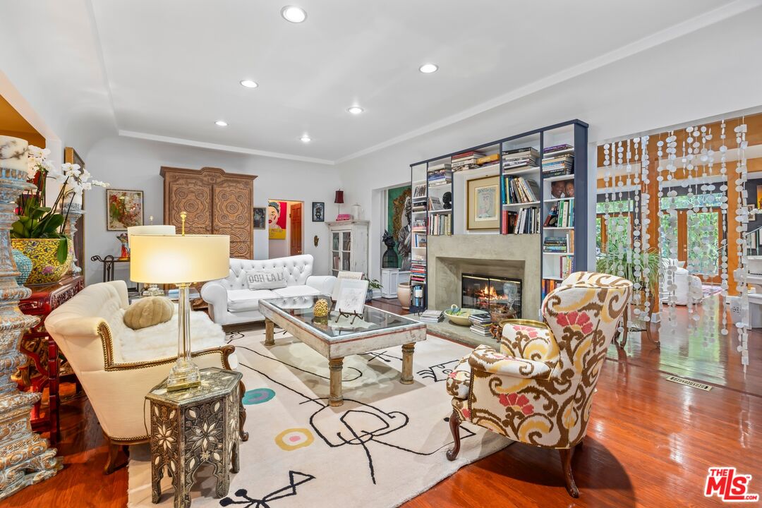 14957 Valley Vista Blvd