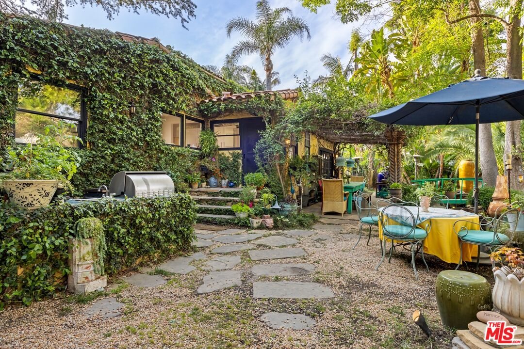 14957 Valley Vista Blvd