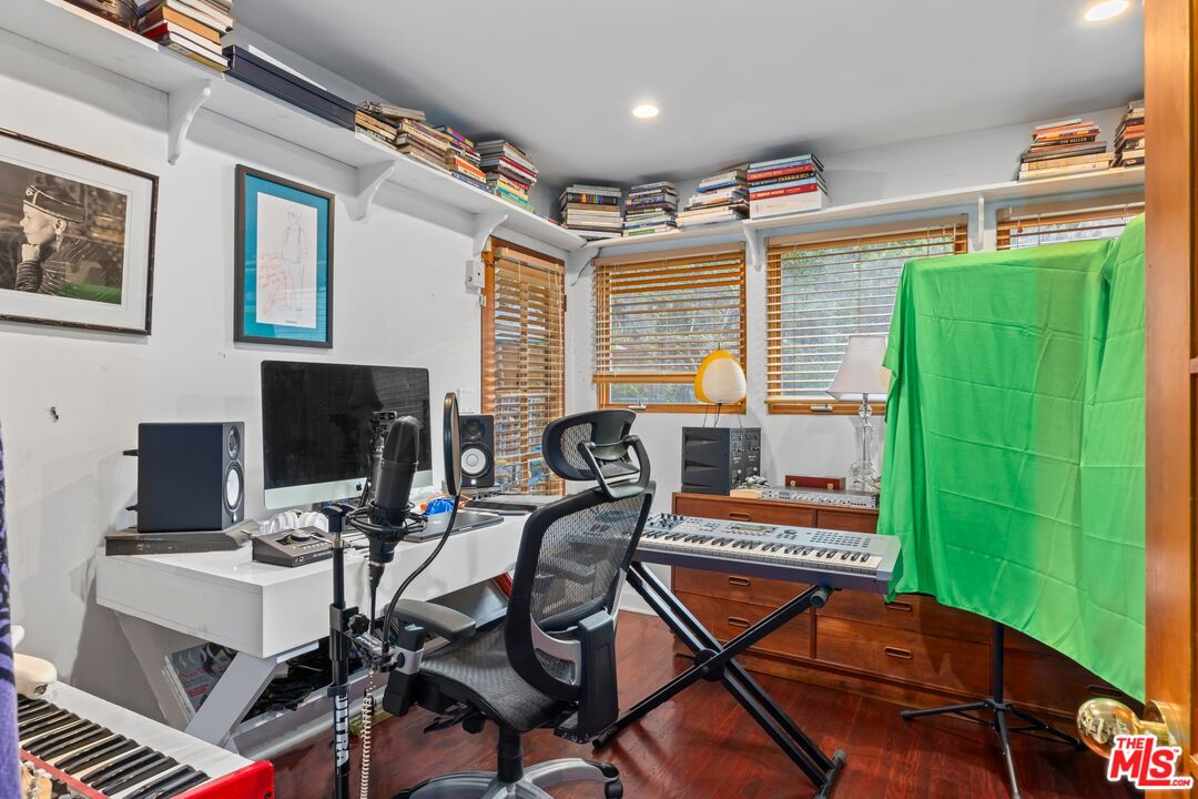 14957 Valley Vista Blvd