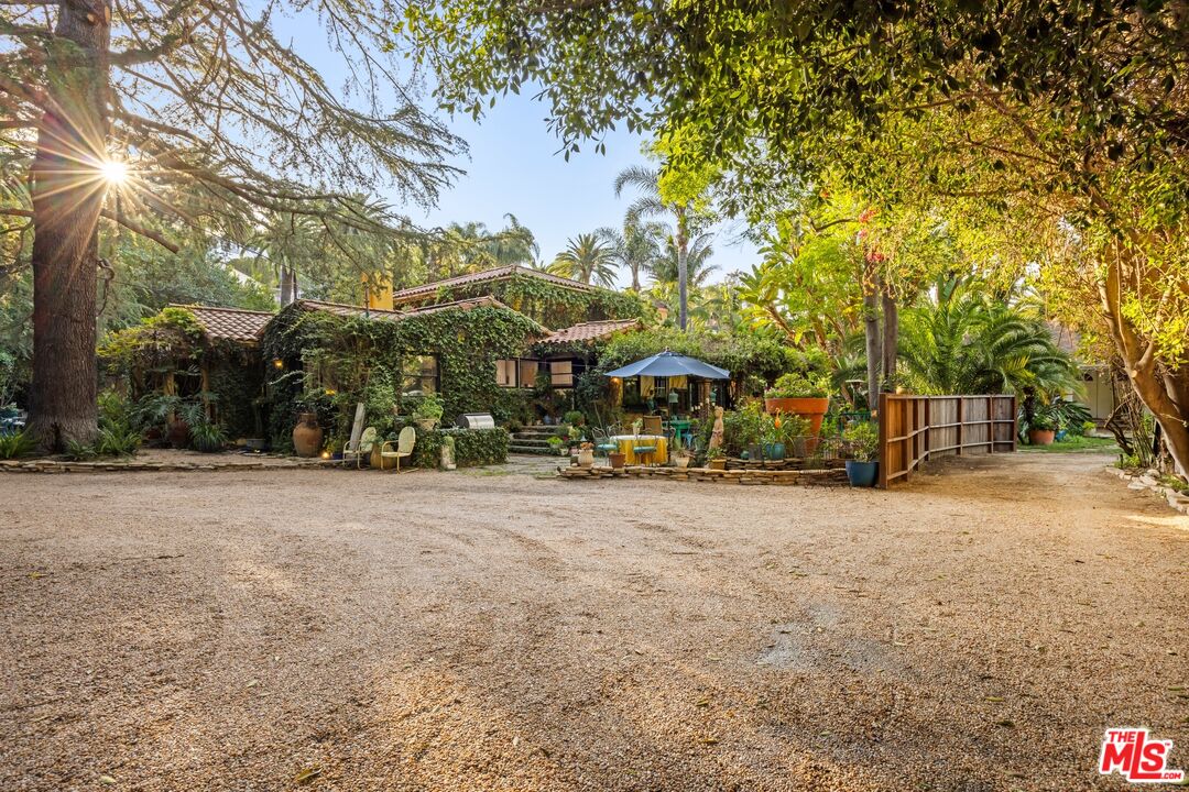 14957 Valley Vista Blvd