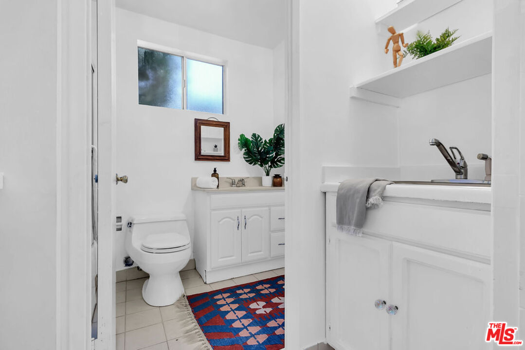 6526 Lindenhurst Ave