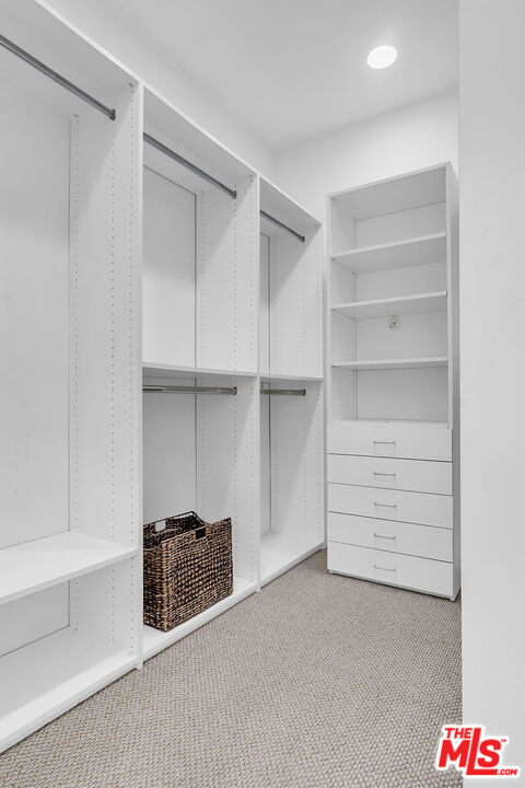 6526 Lindenhurst Ave