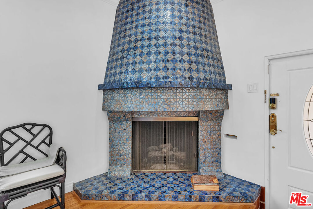 6526 Lindenhurst Ave