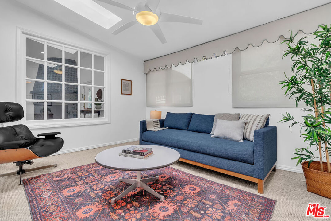 6526 Lindenhurst Ave