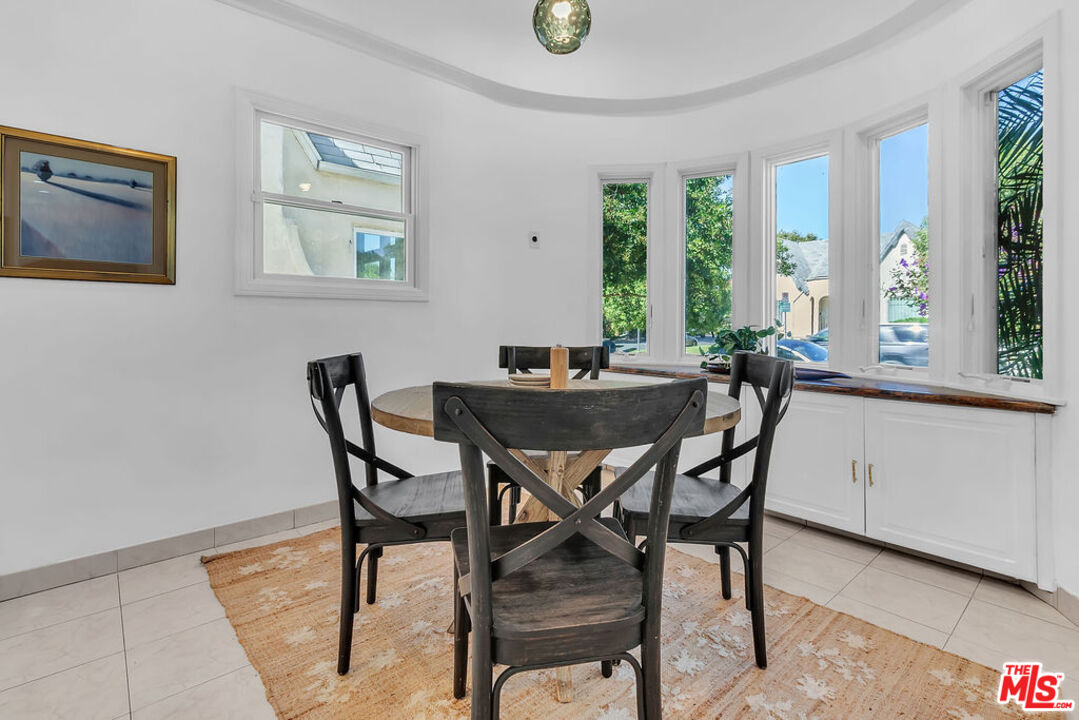 6526 Lindenhurst Ave