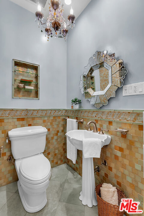 6526 Lindenhurst Ave