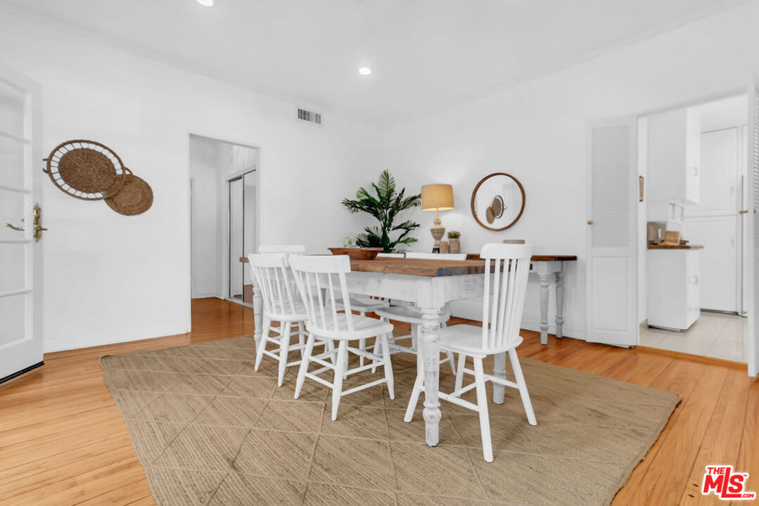 6526 Lindenhurst Ave