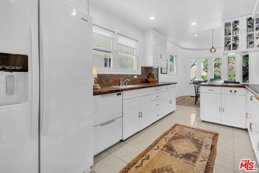 6526 Lindenhurst Ave