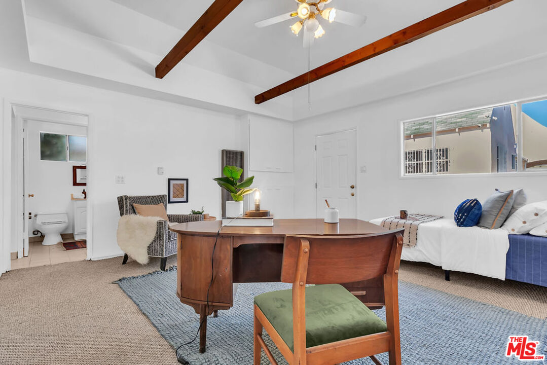 6526 Lindenhurst Ave