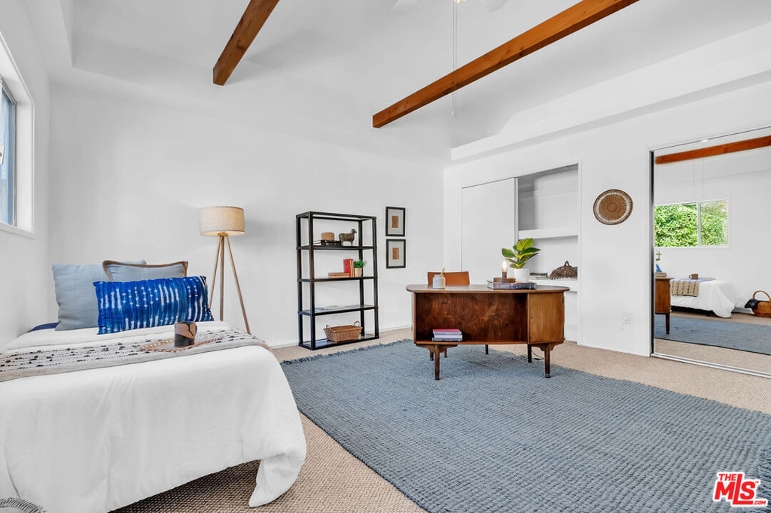 6526 Lindenhurst Ave