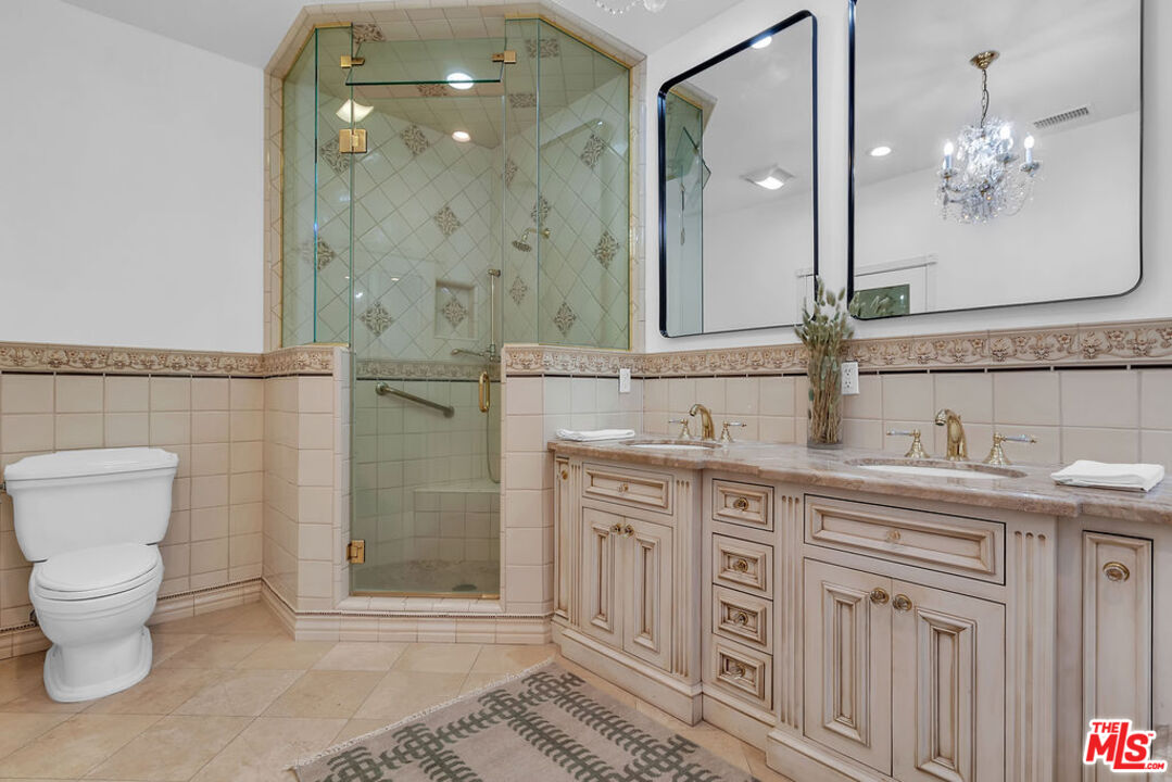 6526 Lindenhurst Ave