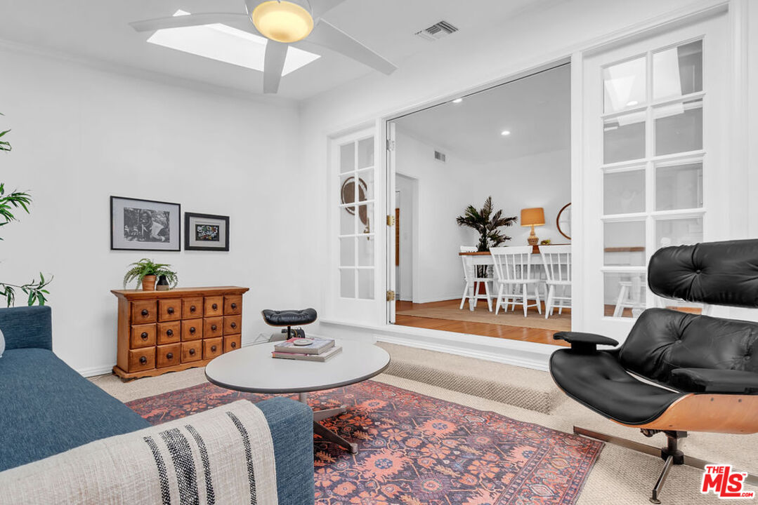 6526 Lindenhurst Ave