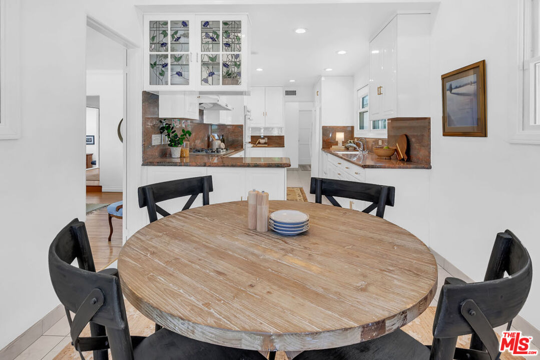 6526 Lindenhurst Ave