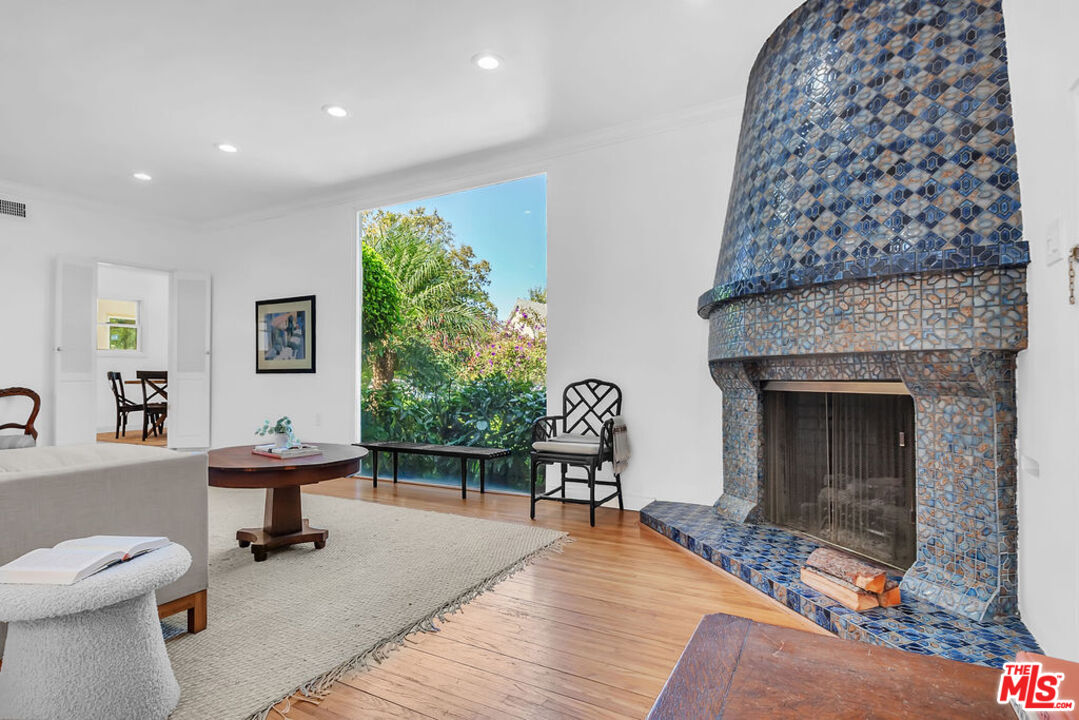 6526 Lindenhurst Ave