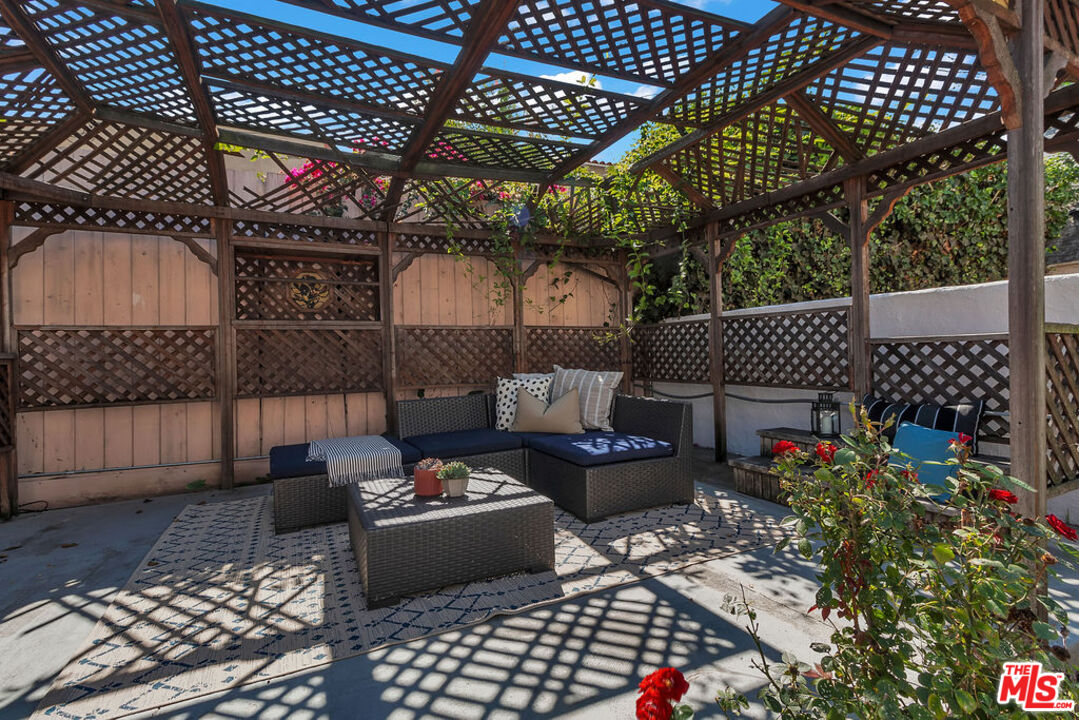 6526 Lindenhurst Ave