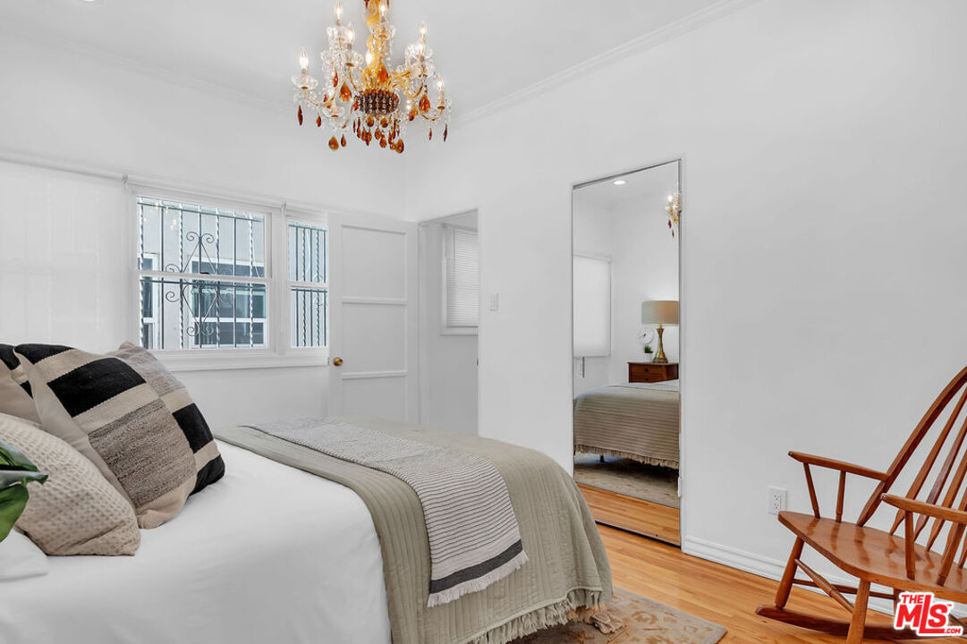 6526 Lindenhurst Ave