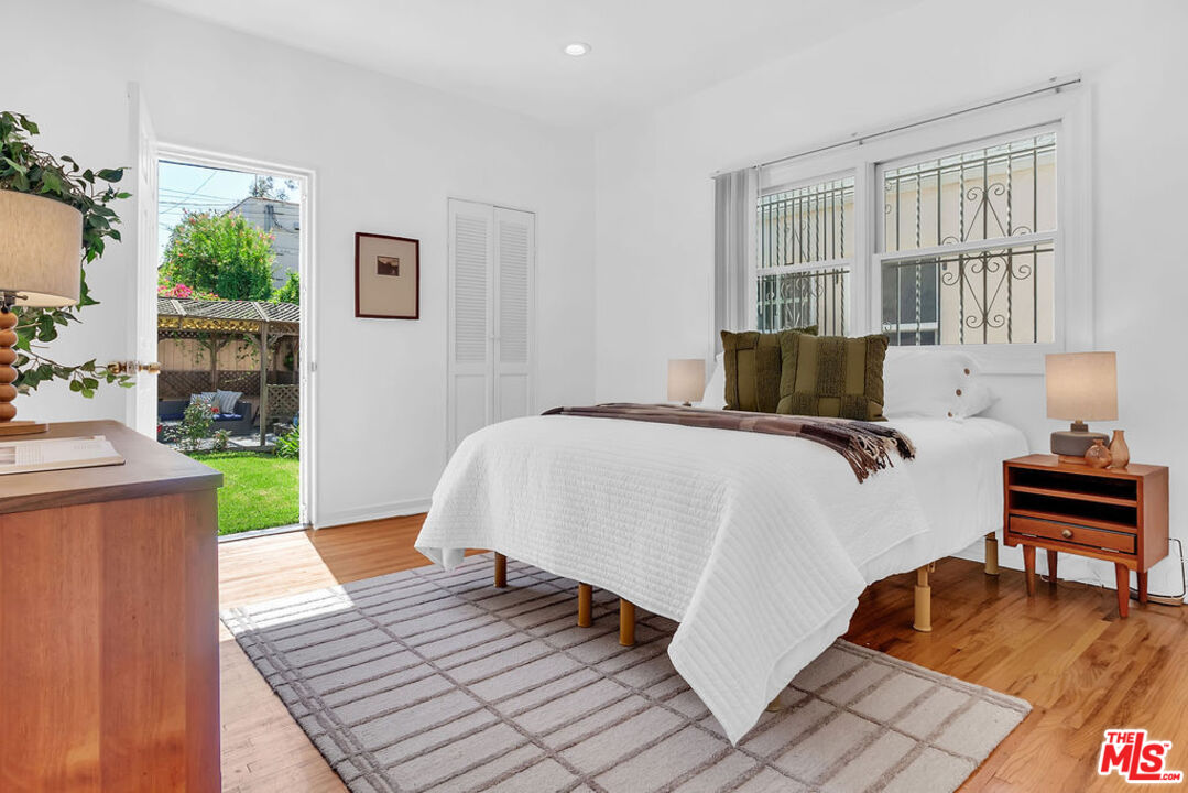 6526 Lindenhurst Ave