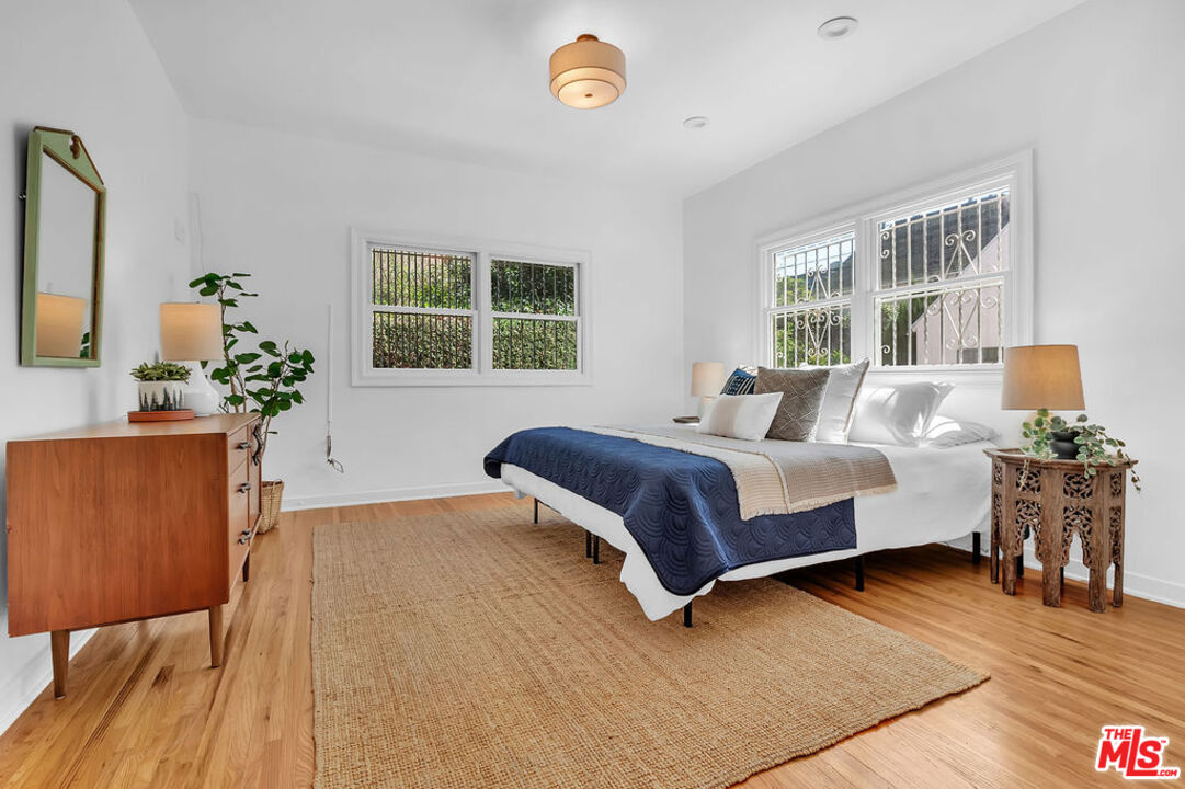 6526 Lindenhurst Ave