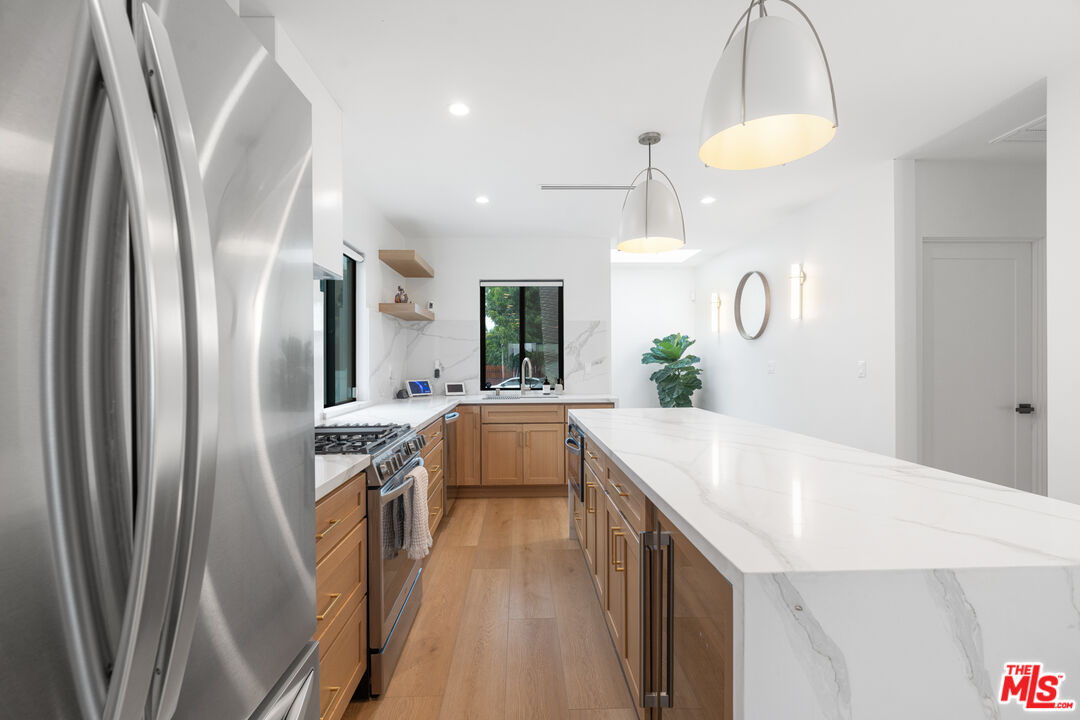 2911 S Rimpau Blvd Unit: 1