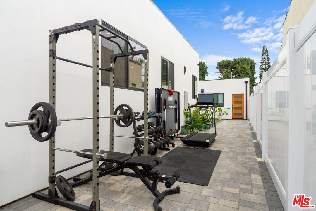 2911 S Rimpau Blvd Unit: 1